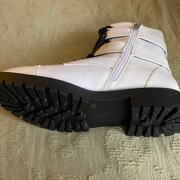 JS White Boot - Picture 9 of 11